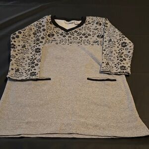 NWOT Country Store Floral Yoke Sweatshirt -Size M